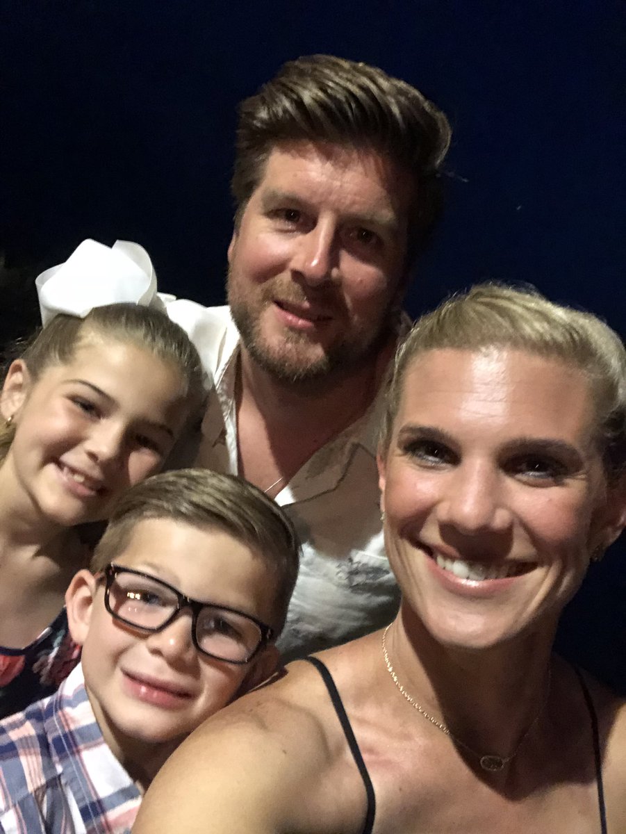 cmills2007's tweet photo. Ending our Hawaii trip with a nice dinner! #dowehavetogohome #lovingourtrip #hawaii #familyvacay #2018 @dalepmills https://t.co/rSch8wsLWw