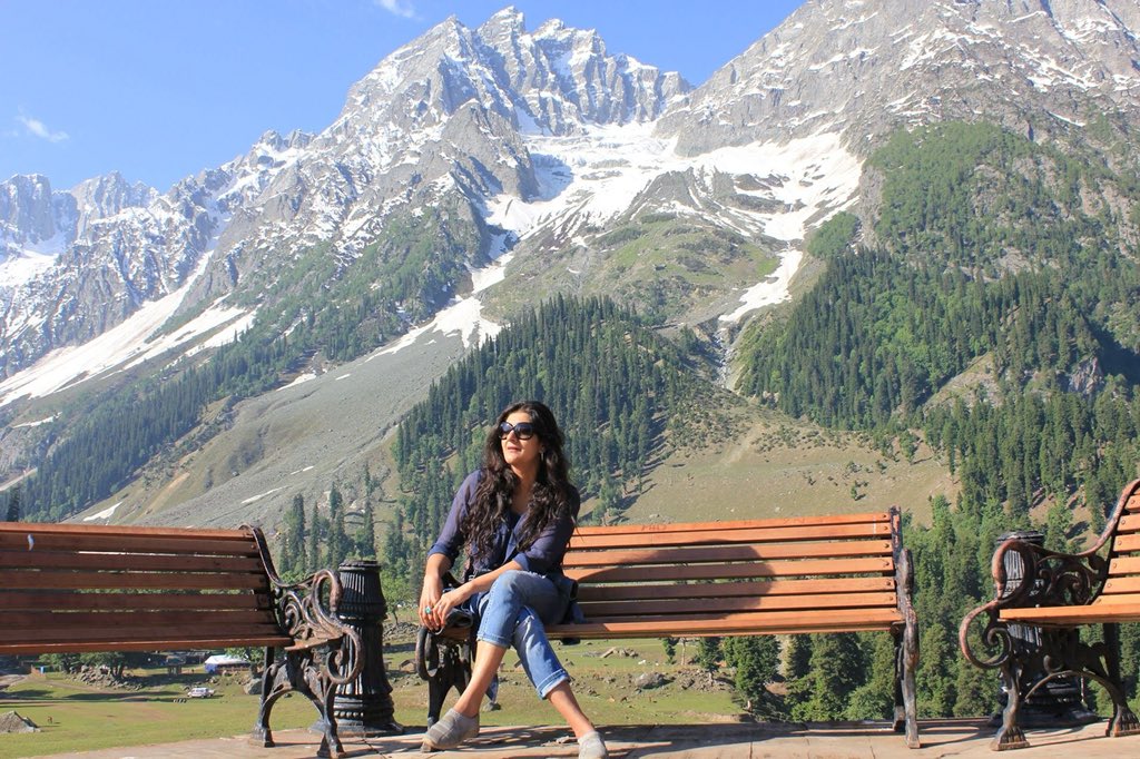 shatakshi_1's tweet photo. When you feel your lungs inflate with the on-rush of scenery ~ Fresh air, mountains, trees, sunshine βοΈ This is what it is to be #Happy βΊοΈ
#MountainMagic #TakeMeBack #MissingHome #Kashmir #Gulmarg #Sonmarg #FacebookMemory #SameTimeAnotherYear π https://t.co/81NrS6S8r8