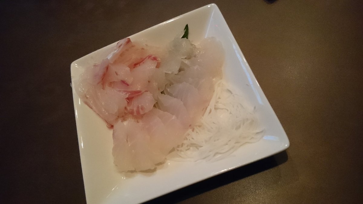 SHOTBAR_SLY's tweet photo. 昨日のお造りは大好評でした！
軽くバーナーで炙ったりもしましたが塩を付けて食べるのも凄く美味しかったです！

さてこのお造りなんですが僅かですが残ってますので、昨日まだ食べてない方や、今日も食べたい方は是非とも｢SLY｣へお越しください！
※早い者勝ちですよ！笑 https://t.co/8L3DyOAYil