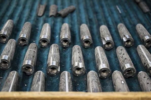 _Montegrappa's tweet photo. Каждая деталь новой перьевой ручки #Montegrappa Revolver вдохновлена  особенностями огнестрельного оружия.
Сегмент «рукоятки» выполнен из 4200-летнего мореного дуба.
https://t.co/9A9mKh79h3
#montegrappa_shop, #revolver, #pen, #ручки, #револьвер, #new
 photo  -@montegrappaitalia https://t.co/Q0bVrEr8zz