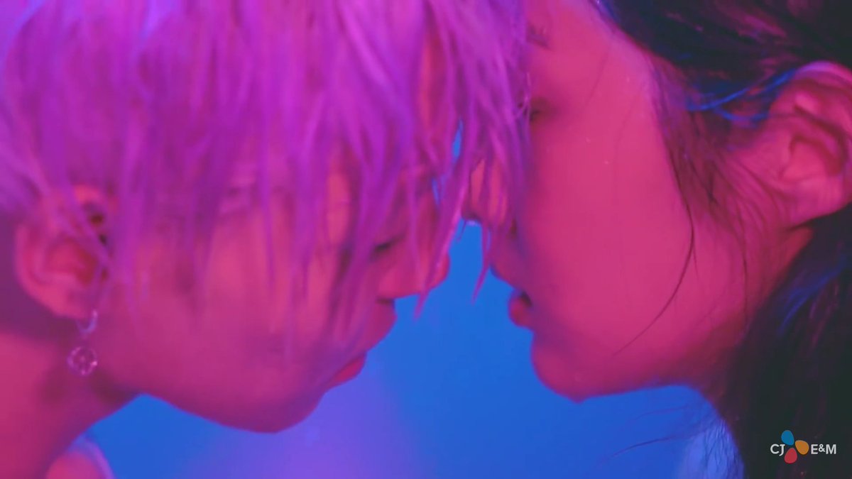 サンゲ على تويتر The Rose Mv 見たらやっぱり 好きな声の子はこの金髪の リーダーでありボーカルのウソン くんって子だった ツインボーカルでドジュンくん って子もいい声だけどウソンくん は抑揚のつけ方と声が最高なんだな 私が苦手な病み系のビジュアル だけど