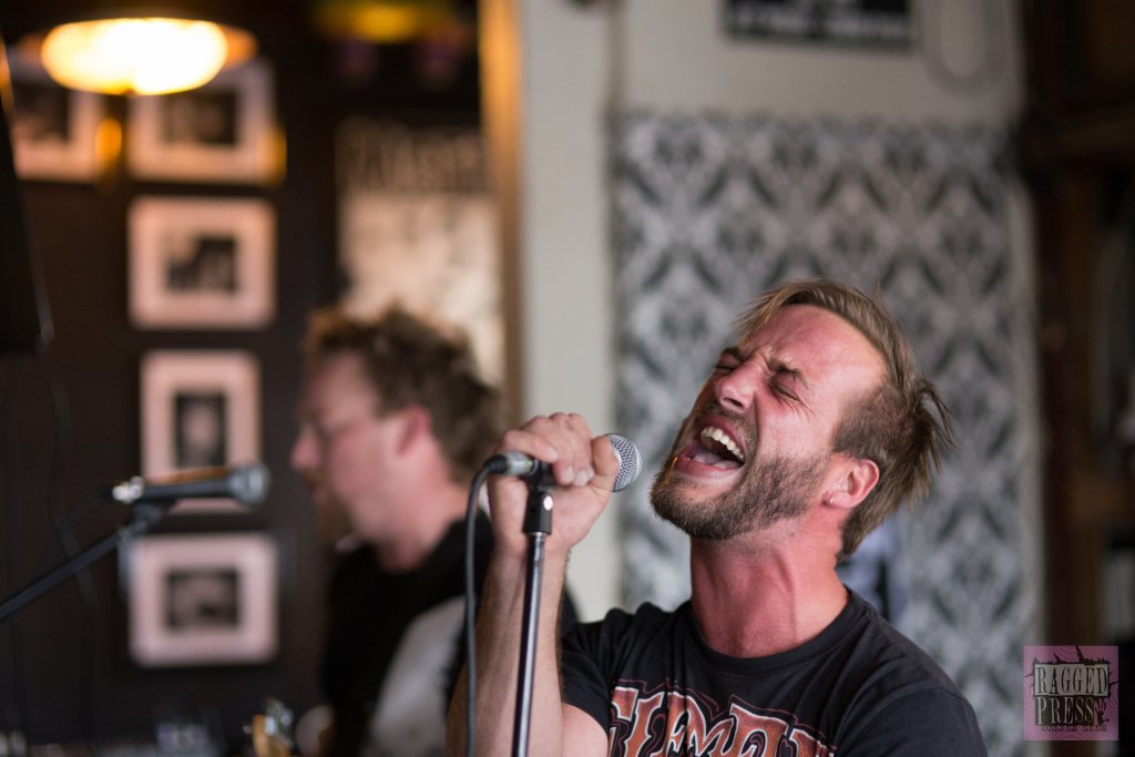 RaggedP's tweet photo. Gallery: Smash Bros, Last Chance Rock’n’Roll Bar, 21st April 2018 https://t.co/GeMPj7Pp7t https://t.co/zHDd3yCXBr