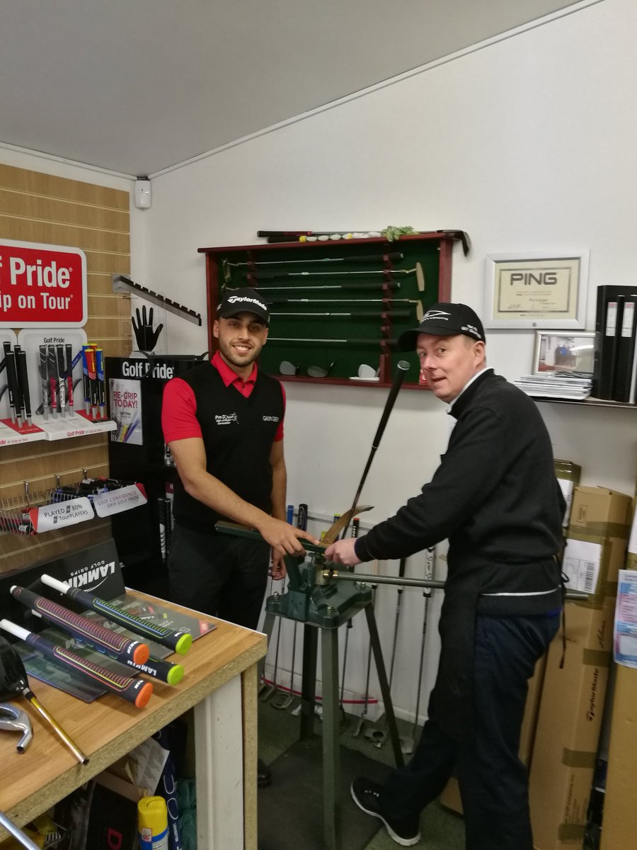 ronniespalding1's tweet photo. Still one of the best in the business @clubclassgolf1 doing some work for @DaanyalSpalding @NipponShaft @golfpridegrips @FourAshesGolf @midlandsgolfuk has a fantastic variety of grips available and exotic shafts @craiged68547305 @ryanmcgarry87 #1fitter πβ³π #loft&lie https://t.co/mAv4sefR2m