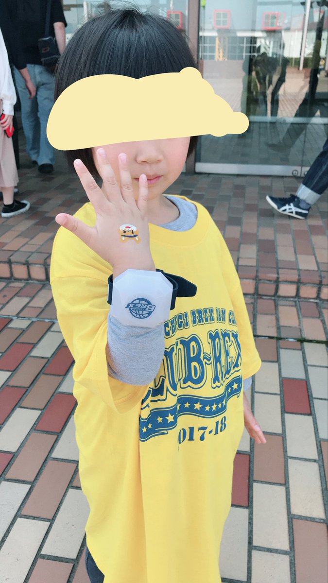 コン tweet media