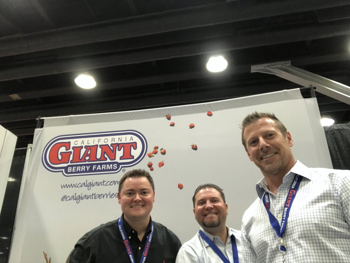 berrygiant's tweet photo. @calgiantberries had a productive @CPMA_ACDFL show in Vancouver. #poweredbyberries #calgiant #CPMA2018 https://t.co/c07KQEold6