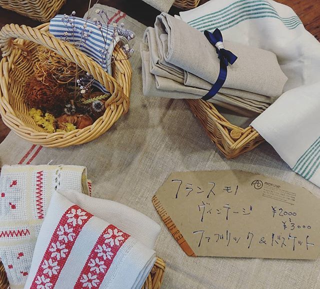 maruseB1gallery's tweet photo. 天気の良いGW初日ですね✴️
マルセにはフランスもののファブリックが新たに入荷いたしました。飾るだけでお部屋がオシャレになるかも？？ぜひ、お待ちしております😍
#目黒 #ギャラリー #展示 #ヴィンテージ #ファブリック #インテリア #スタイリスト https://t.co/uiXWKim2MY https://t.co/8l8Ert2Igj