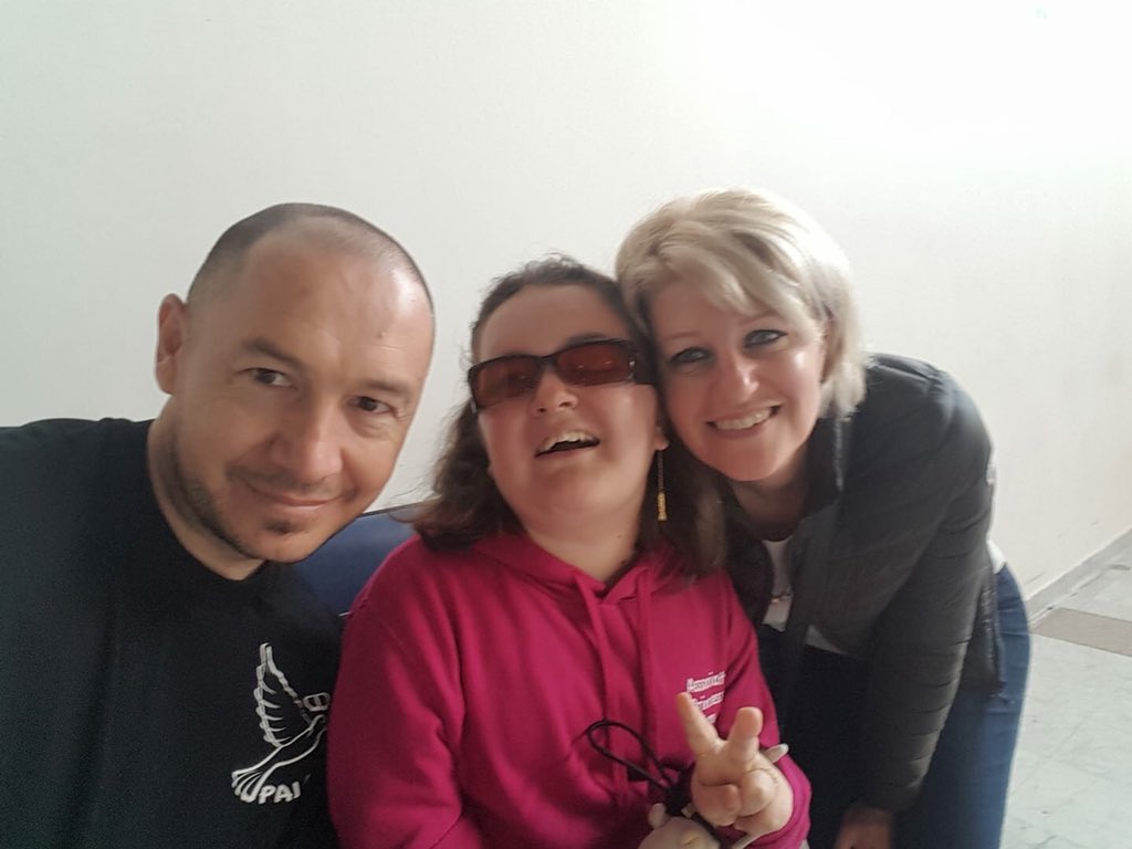tsunamiflavien's tweet photo. @nikosaliagas : prends bien soin de l’ami du jedi d’ @UnVraiPapa #paloma elle arrive du Sud pour @TheVoice_TF1 ce soir #Fanakids @casanova_off 👍🧡👍 #forza #basgi https://t.co/vO1dQzWVXd