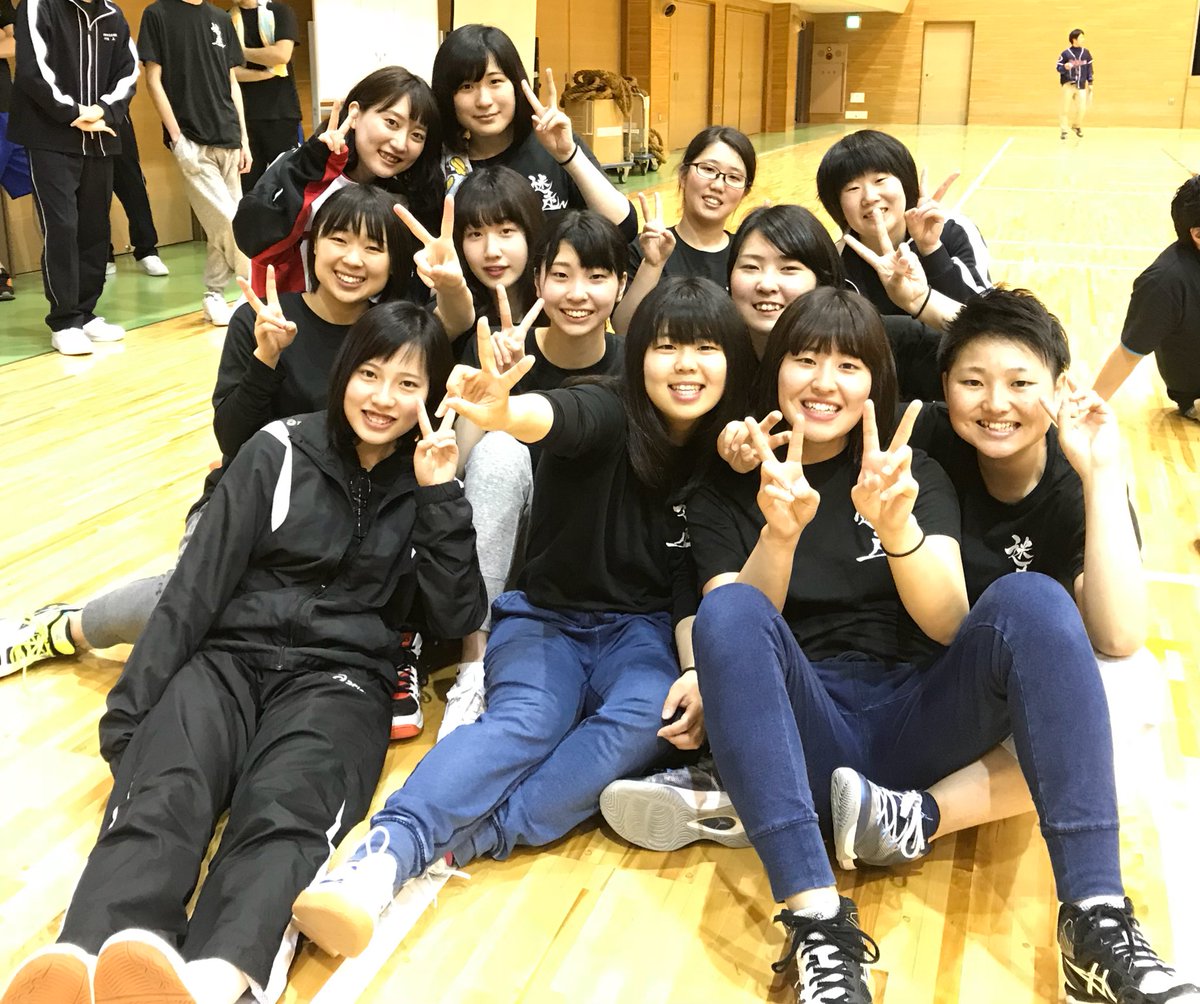 青丹学園 関西学研医療福祉学院 青丹杯 スポーツ大会 報告 運動部出身の人も多い理学療法学科 全力を出し切って楽しみました 1年生は看護学科と同率1位に おめでとう 関西学研医療福祉学院 橿原体育館 理学療法