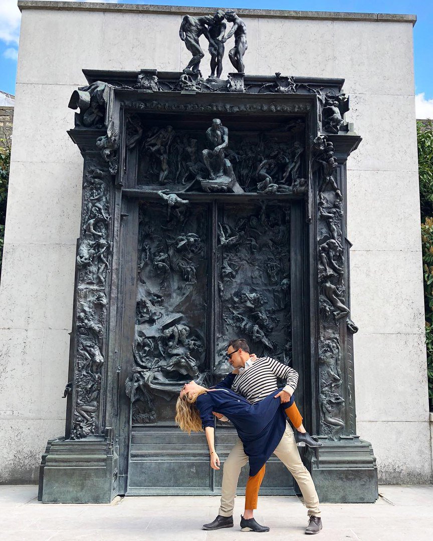 CandiceASource's tweet photo. #NEWS 📸 @CandiceAccola hier dans les rues de Paris avec son mari @joekingofficial (27/04/18) @cwtvd @cworiginals #VampireDiaries #TheOriginals  https://t.co/FX38MBGKzD https://t.co/ubF1H78qiO