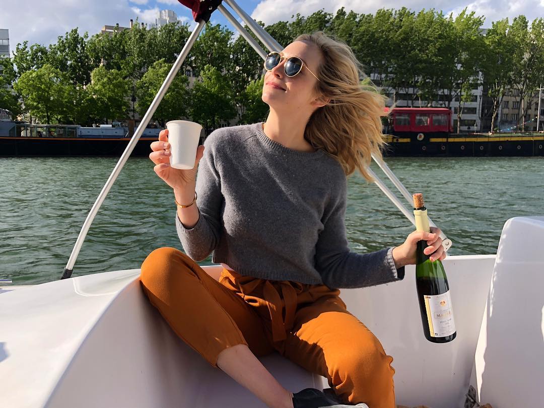 CandiceASource's tweet photo. #NEWS 📸 @CandiceAccola hier dans les rues de Paris avec son mari @joekingofficial (27/04/18) @cwtvd @cworiginals #VampireDiaries #TheOriginals  https://t.co/FX38MBGKzD https://t.co/ubF1H78qiO