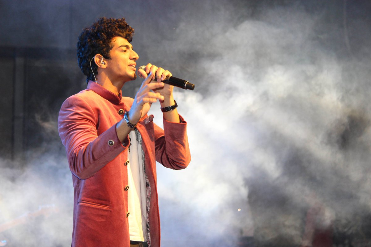 GriebsMedia's tweet photo. @palakmuchhal3 &amp; @Palash_Muchhal performance at #DilSeDilTakTour Bangalore. Thank you everyone who came and supported their cause

#DilSeDilTak #PalakandPalaashLive #PalakMuchhalLive #GriebsMedia #GriebsEvent https://t.co/9sxtoAfgHP