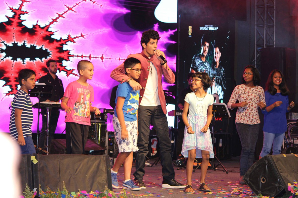 GriebsMedia's tweet photo. @palakmuchhal3 &amp; @Palash_Muchhal performance at #DilSeDilTakTour Bangalore. Thank you everyone who came and supported their cause

#DilSeDilTak #PalakandPalaashLive #PalakMuchhalLive #GriebsMedia #GriebsEvent https://t.co/9sxtoAfgHP