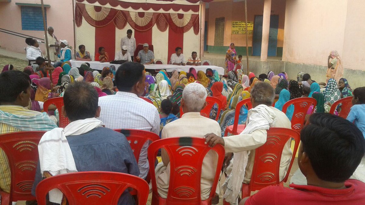 buxar_lsba's tweet photo. Sandhya Chaupal organized at Nawangar block in athar pancayat in the leadership of BDO,BC and panchyat nodal in order to motivate community for IHHL construction and its usage @swachhbharat @LSBA_Bihar #zsbp https://t.co/UgLjyeZ1JJ