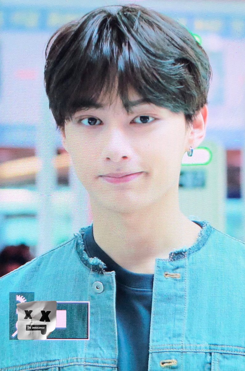 theinnocence_J's tweet photo. 180428 ICN #세븐틴 #SEVENTEEN #준 #문준휘 #JUN #文俊辉 안녕안녕 너무 좋아 준휘야😚❤️❤️❤️❤️❤️❤️   @pledis_17 https://t.co/snd2u56CZX
