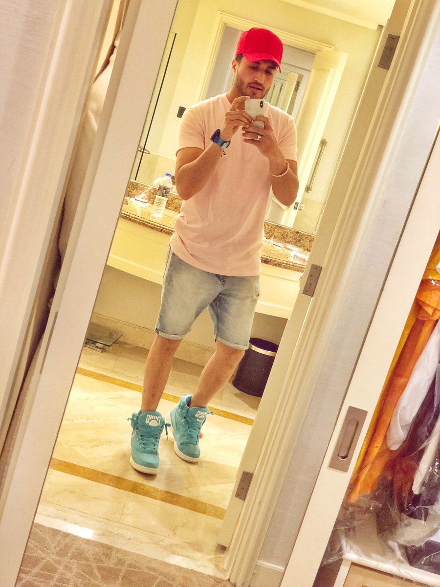 jassiegill's tweet photo. Album title kar dayie announce jaldi 😬
Any guess ki ho skda ?
Sbnu pta thonu title vaise 🙈 https://t.co/M8MsJKIYKu