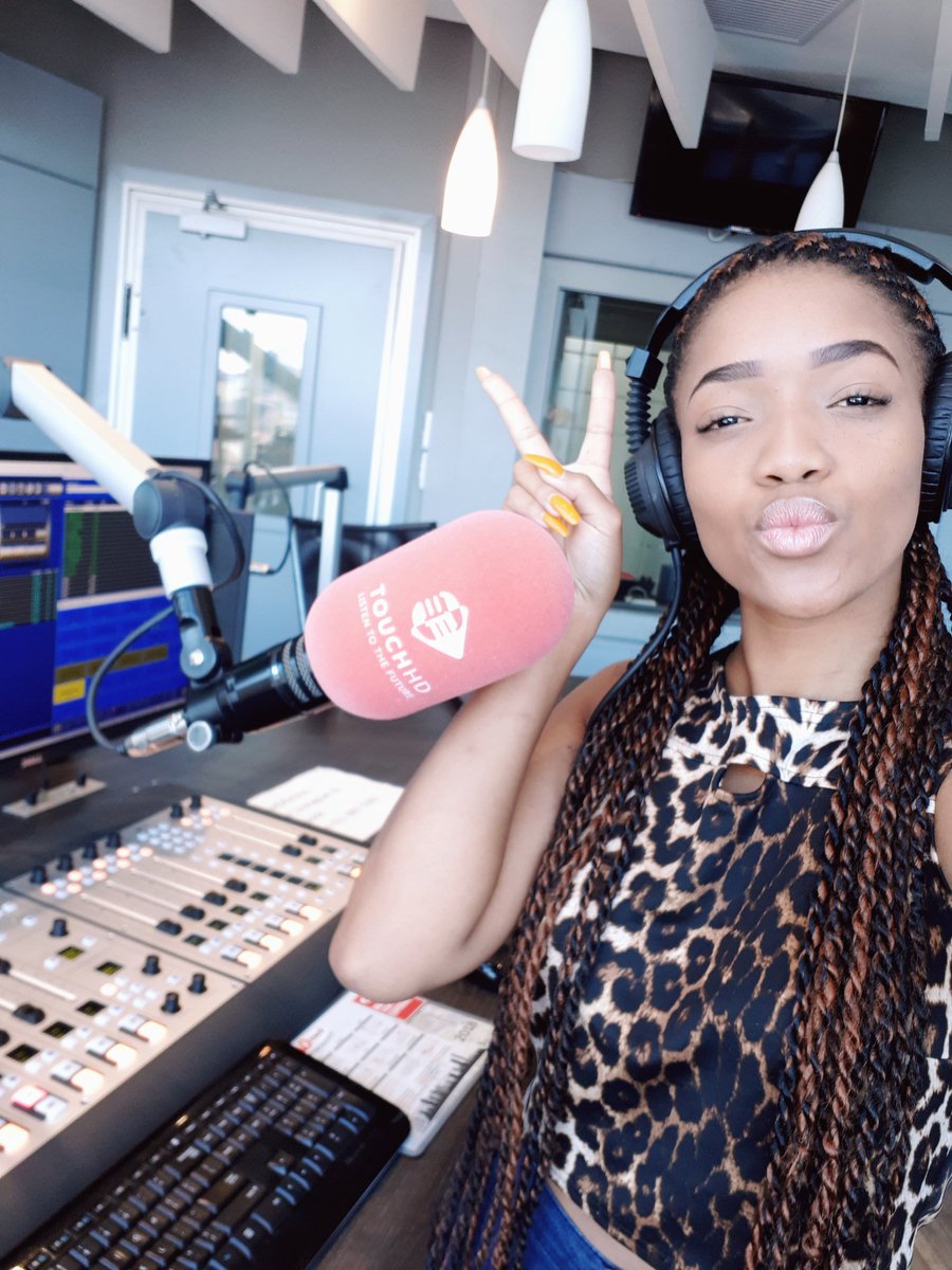 SimplyMahadi's tweet photo. My last #TheCoolOut radio show 🙏 @touchhdonline 9-11am 🚨 🔥 it's a big one, tune in! https://t.co/DkelmVx5Mu