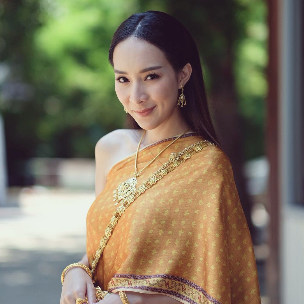 โฉมงามเจ้าค่ะ #คิวแรกของโฉม#ลิขิตแห่งจันทร์ #จะมาลงทันแกเอง #ห๊ะ 🌠
instagram.com/p/BhWUgrZg8DT/