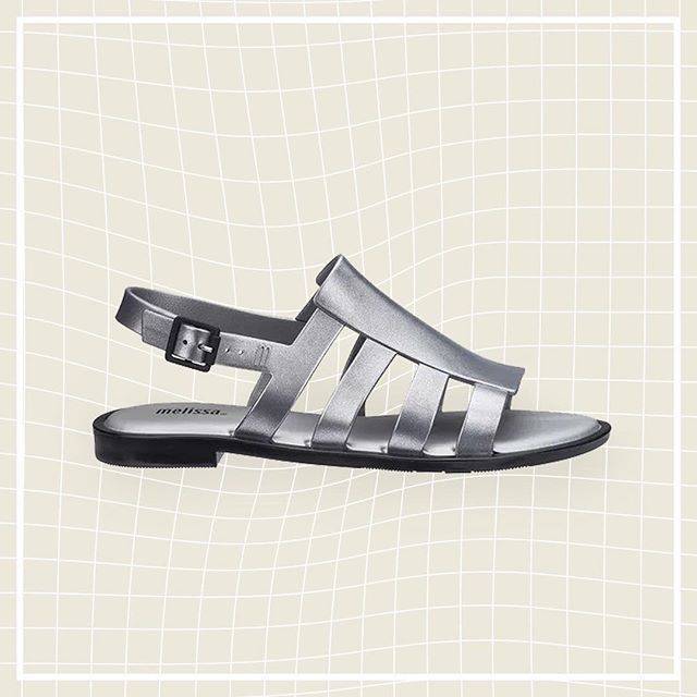 Melissa_PH's tweet photo. This Melissa Boemia Shine is our go-to pair for a simple, everyday look! #MelissaPhilippines #MelissaMapping #MEinMelissa https://t.co/4Y0Jfo9IR4