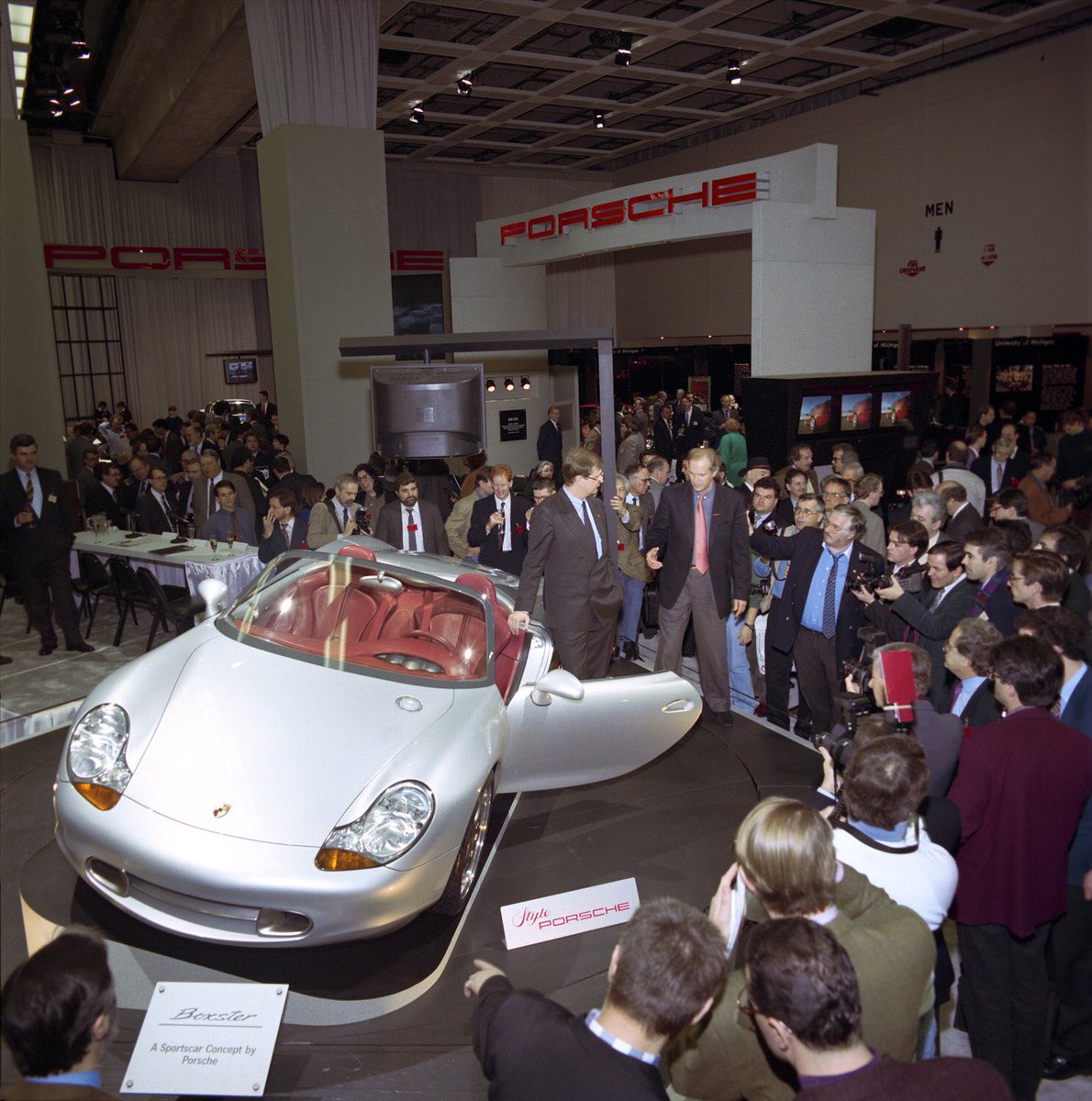 Porsche Gb On Twitter It S Jan 1993 Whitney Houston Is At