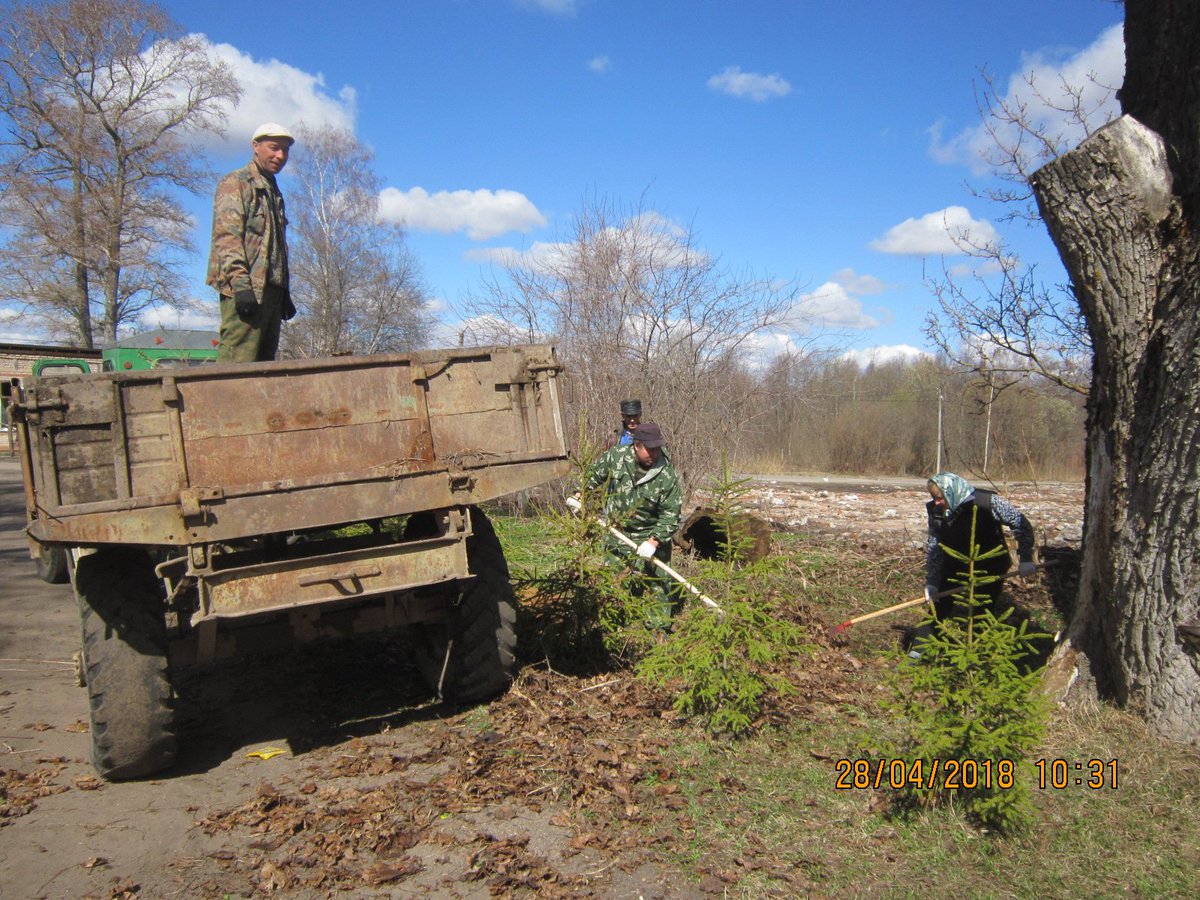 В рамках двухмесячника по благоустройству и озеленению, на территории поселения продолжаются субботники. Сотрудники Дуляпинской больницы наводят порядок на подведомственной территории.