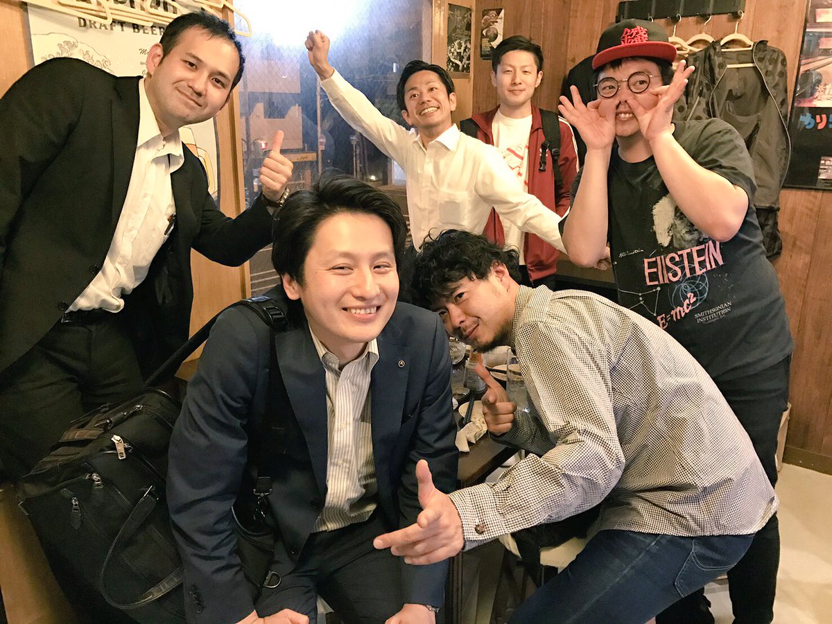 yosouchi's tweet photo. 4年前くらいのクリスマスイブのオレ達と今現在のオレ達
#theyang
#いったんぶ
#ガリザベン
#肩ノセ
#お好きでしょ。 https://t.co/tivdx4XQdX