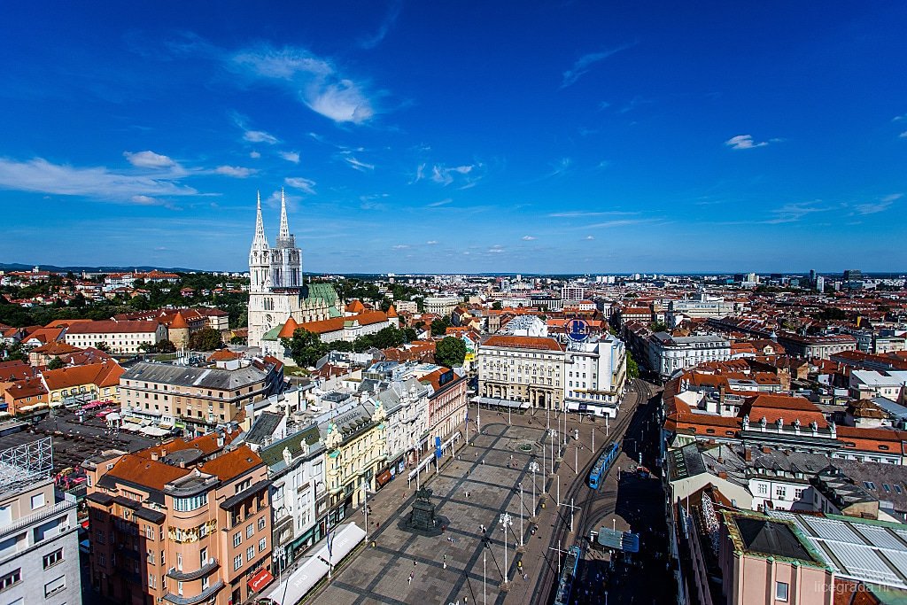 WhyZagreb's tweet photo. Main square in Zagreb seen from the viewpoint Zagreb360 😍 #Zagreb360 #Panorama #Zagreb #VisitZagreb #WhyZagreb https://t.co/NBnmV4Vckz