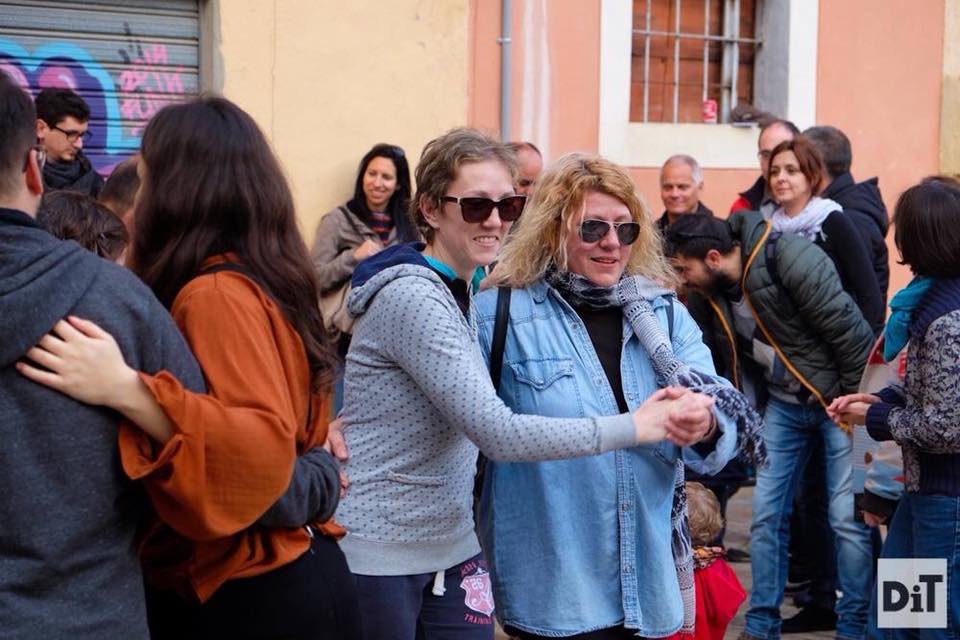 🎺 #DixieTGN: <a href="/la_Sageta/">Casal Popular Sageta de Foc</a> i <a href="/tgnswing/">TGNswing</a> us conviden al Cafè, copa i swing i classe oberta de lindy-hop amb música DJ a les 17 h ow.ly/ELxy30jHWCc. A les 19 h hi haurà ball i concert amb <a href="/strombolijazz/">Stromboli Jazz Band</a> Trio!