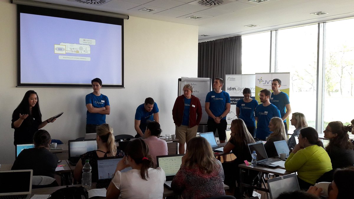 MichalOktabec's tweet photo. Zahajeni s @TruongovaHuyen #testovani #czechitas #ceskebudejovice #jvtp #JCIT https://t.co/n9PekMUJTH