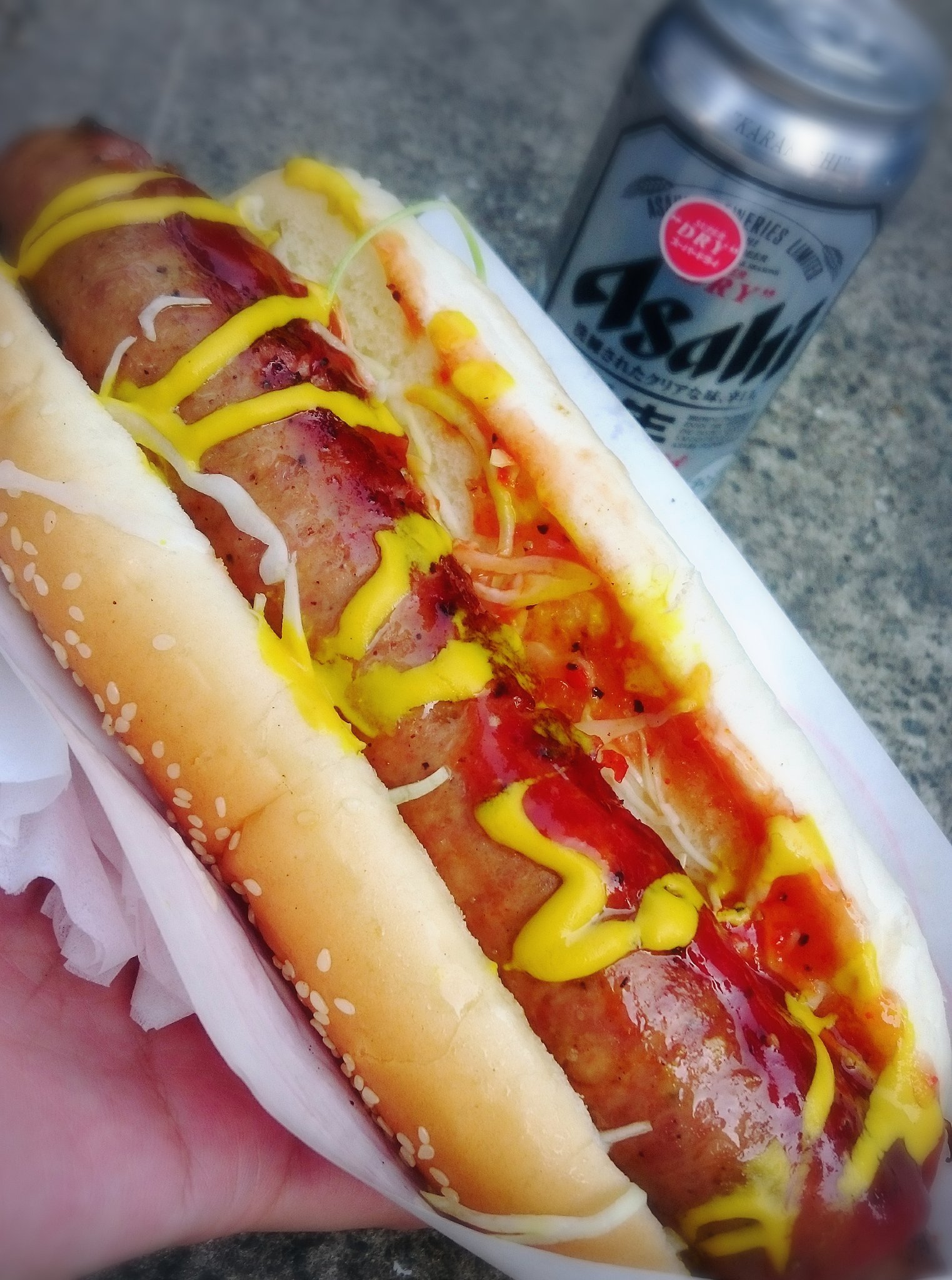 マーン 原宿のこの露店のホットドッグ めちゃめちゃうまいんだよ
