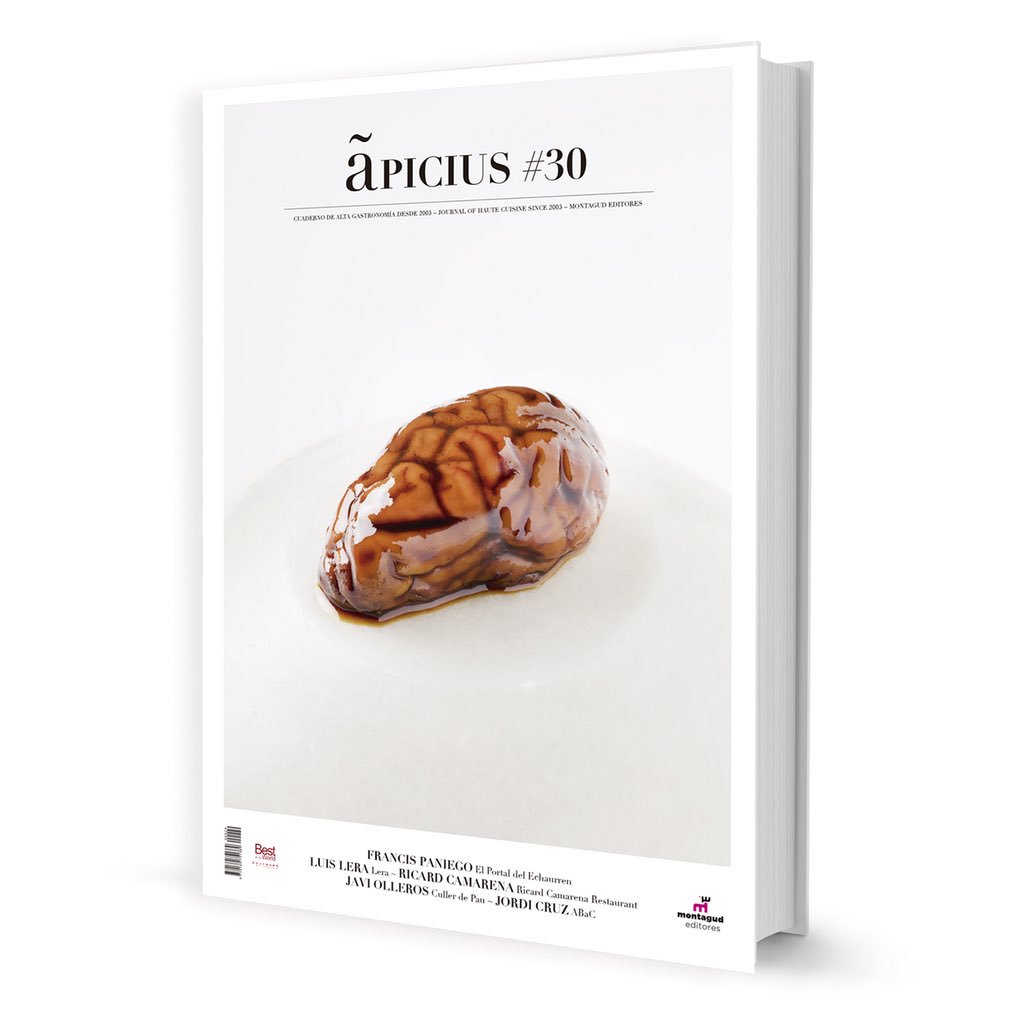 JaviAntoja's tweet photo. De justicia. #Apicius30 no sería lo mismo sin el talento de @GuillerminaBrav, sin la (cada vez más bella) obra de @Mikel_Ponce, sin horas de edición de @lua_m_m @AnnaTusell, sin los pulmones de @cristina_p_mont @SilviaMongeP, y sin una editorial como @Montagud1906. De justicia. https://t.co/RCOPTjhOph