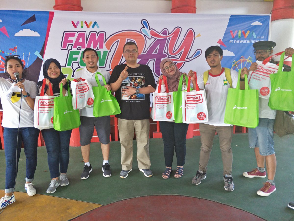 VIVAcoid's tweet photo. Ini dia pemenang lomba pertama.
Hadiah dipersembahkan oleh @pertamina Dan @alfamartπͺ #FAMDAYFUNDAYVIVA https://t.co/A35a8X0Qx1