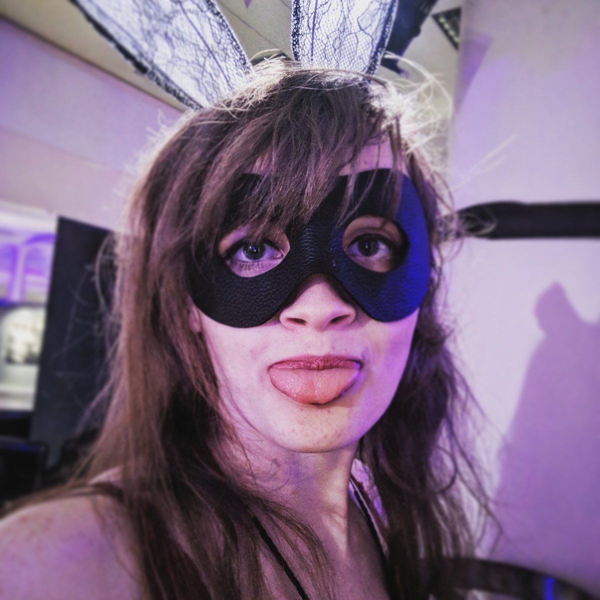 ForFoxSakeJami's tweet photo. At #SEAF2018 tonight I fed a ton of people and had a ton of fun can't wait for tomorrow! I'll be a sensationalist come see me with #aaahhhzz! at 10 for the carnival of delights. https://t.co/ro4KxEApen
