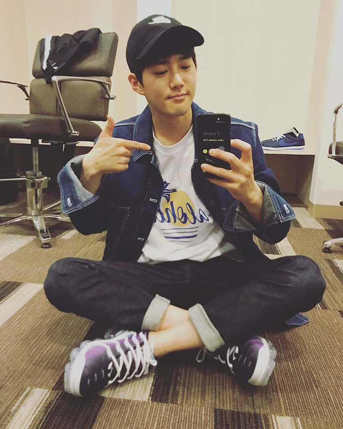 exo_schedules's tweet photo. [From. SUHO] 1 day 1 Suho

(To) EXO-L who I haven't met in a while,
Today, I will once again stand on stage gratefully
Let's love 

#PremiosMTVMiaw #MTVBRKPOPEXO #EXO #엑소 @weareoneEXO https://t.co/cWLbRwAj9R