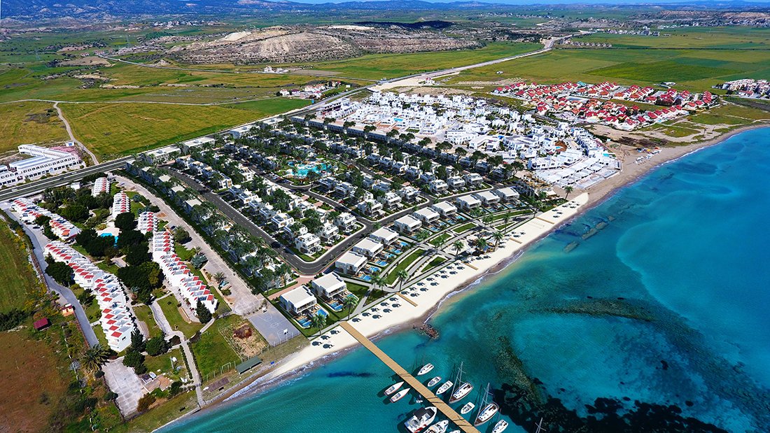 Dovec_Group's tweet photo. #FOURSEASONSLIFE, is presenting you a life situated right on the seafront.FOUR VISION DEVELOPMENT is a real estate #investment partnership jointly established by four construction companies. #DövecConstruction #NorthCyprus https://t.co/C0fFaBxztN