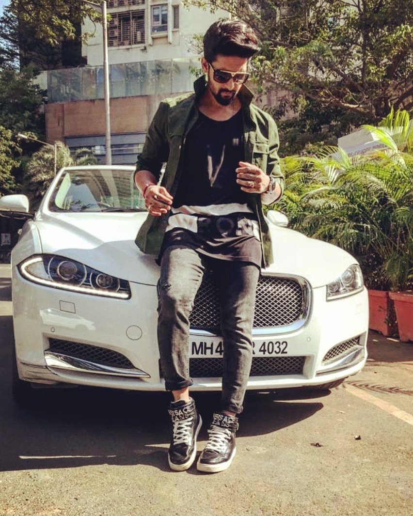 raviedubey's tweet photo. #3Dev #trailer launch  #casual #style #diaries #versace #jeans #louisvuitton #zara #tisa #MontBlanc https://t.co/FNLIPbXTjI