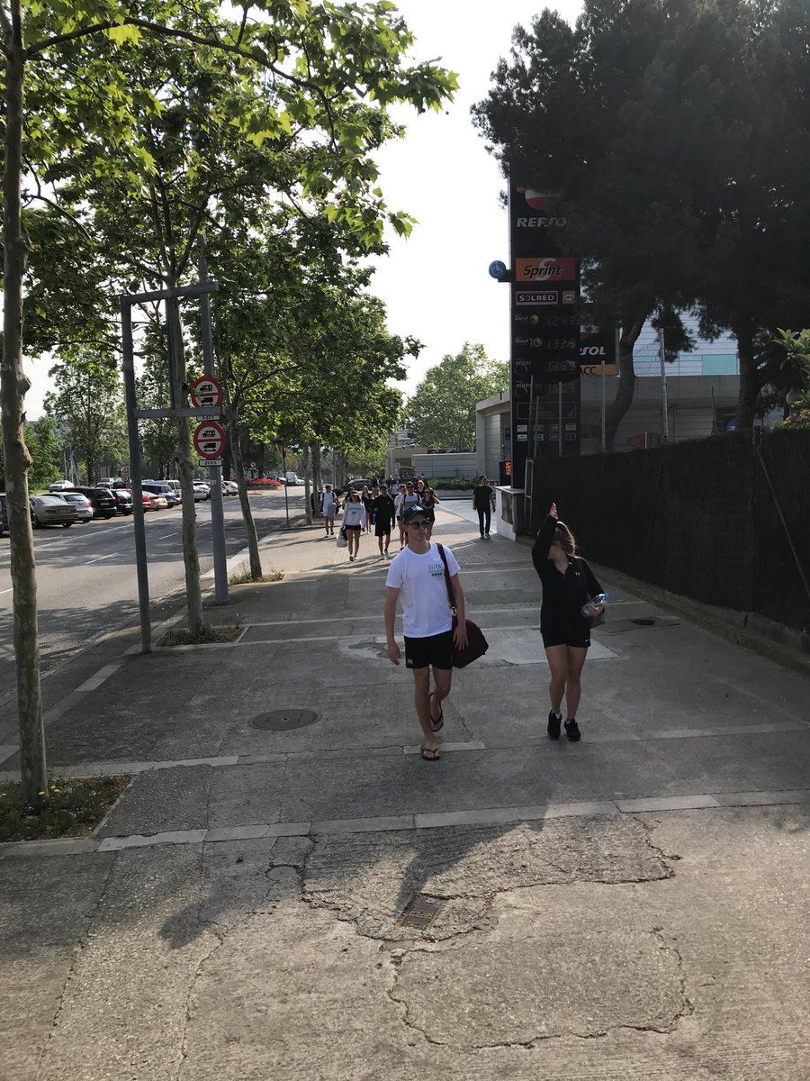 ExeterUniTRC's tweet photo. Off to play at the @TouchBarcelona tournament today, with only a select few feeling awful from last night’s activities #EUTRC https://t.co/YyyWeyPWsU