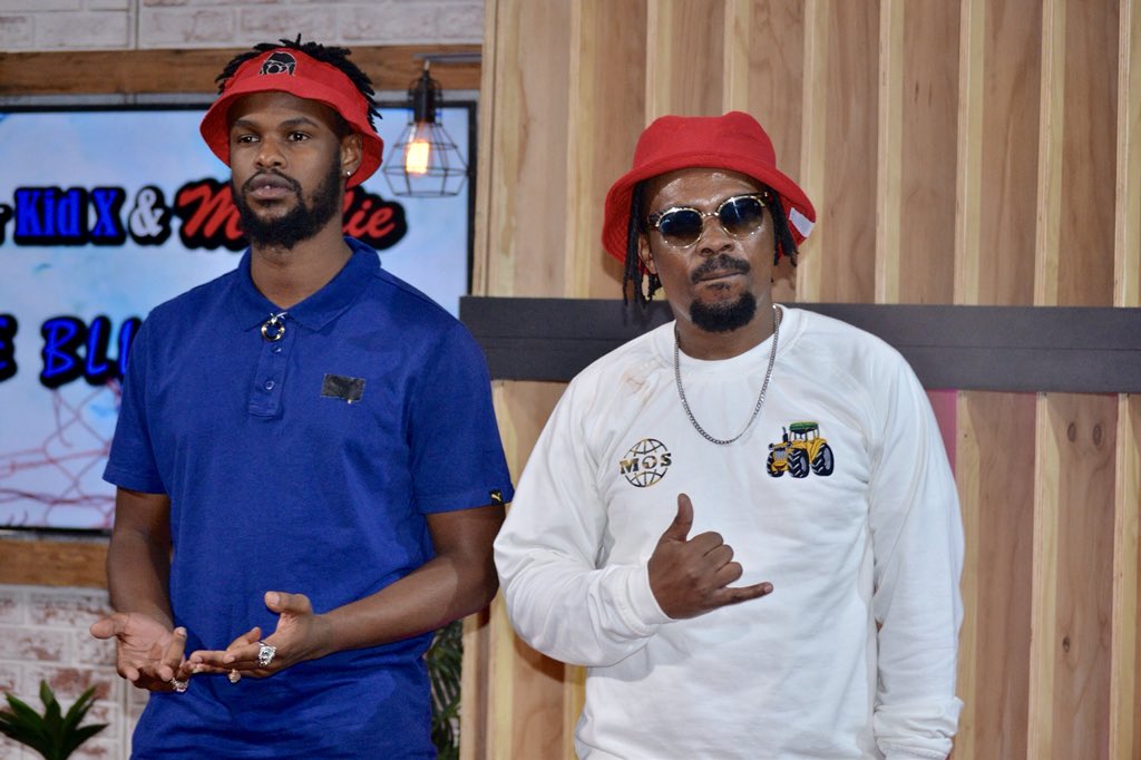 MaEzeeDoesIt's tweet photo. Tune in to @MzansiInsider right now to catch myself and @KidXSA performing #TseBlind🔥🔥🔥 #88King👑 #GhandaGhanda🚜 #MfanaKaAunty https://t.co/D9Na8RdkHy
