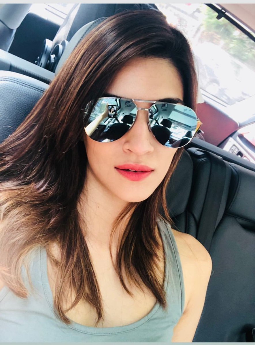 kritigreatsanon's tweet photo. @kritisanon ๐๐ธ๐
.
#Selfie expert #kritisanon
#Carefie #kritiz #beauty #Arjunpatiala #kriti #actress https://t.co/SH1W4PPXmT
