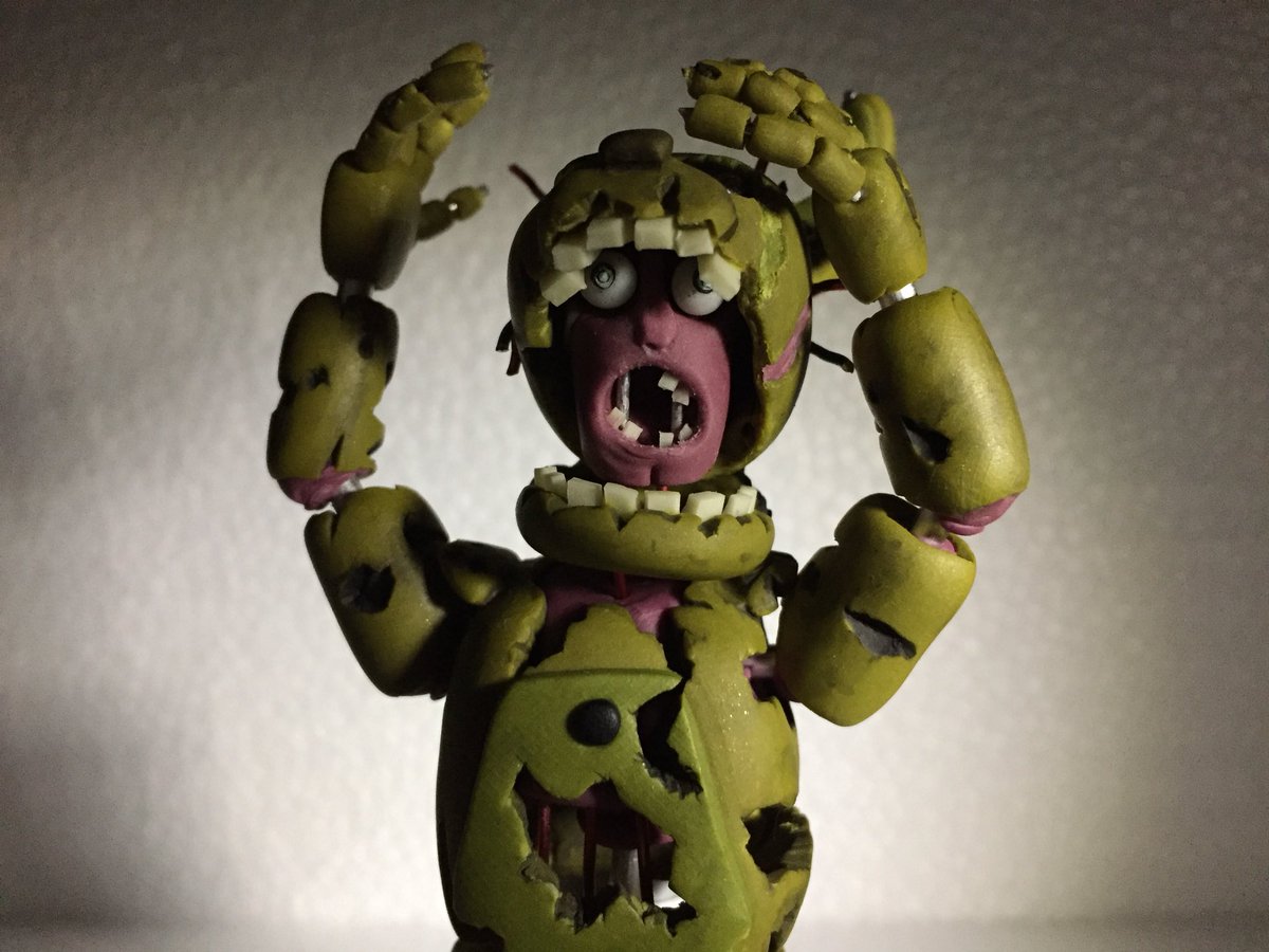 アラク 在 Twitter 上 スプリングトラップ粘土フィギュア ギミック紹介 口を開いてガワを外すと中に紫の男ことpurple Guyが入ってます また 腕と腰と首が可動します T Co Ytj34dxklx Twitter