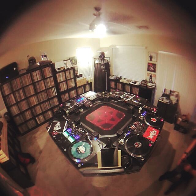 globaldjsguide's tweet photo. You know you want it!! Battle Dj! 🎧🎹 find the best dj and home recording studio equipment @globaldjsguide !! #globaldjsguide #homerecording #recordingstudio #dj #djlife #cdplayer #djsetup #djset #producerlife #edm #techno #electrohouse #deephouse #abletonlive #seratodj #traktor https://t.co/ZW5hQeaahY