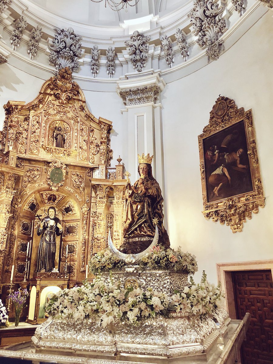 paliodemlga's tweet photo. Ya se encuentra Sta. Maria de la Victoria en sus andas para su bajada a la Catedral. Saldrá a las 17.30 de su Basílica y Real Santuario e irá acompañada por @BMExpiracion #CofradíasMLG #GloriasMLG https://t.co/P9sMcSo0F2