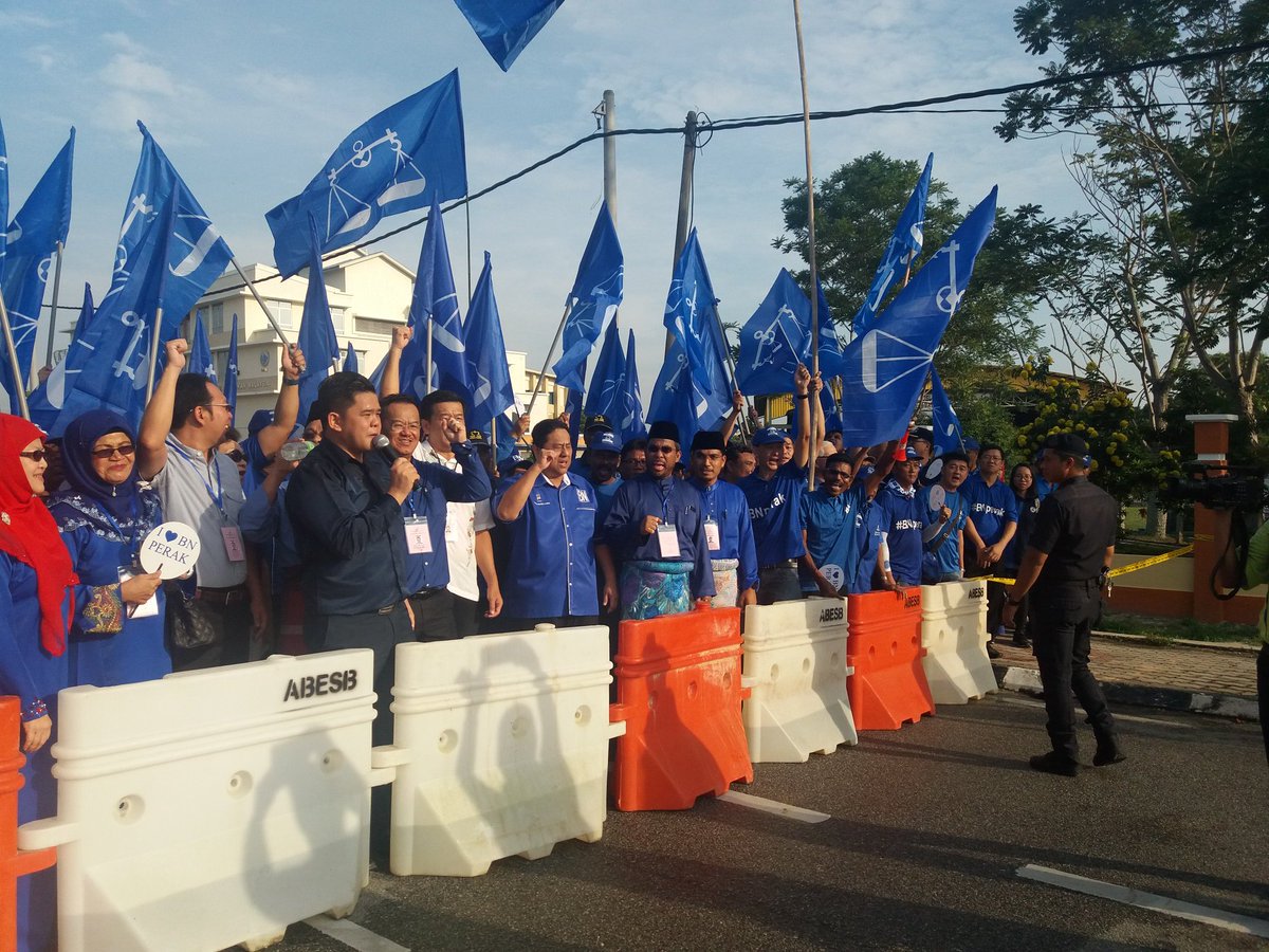 Norafiz53512770's tweet photo. PENAMAAN CALON PRU 14.
#HebatkanNegaraku
#KamiPilihBiru
#BNPerak https://t.co/UeriXZrUc5