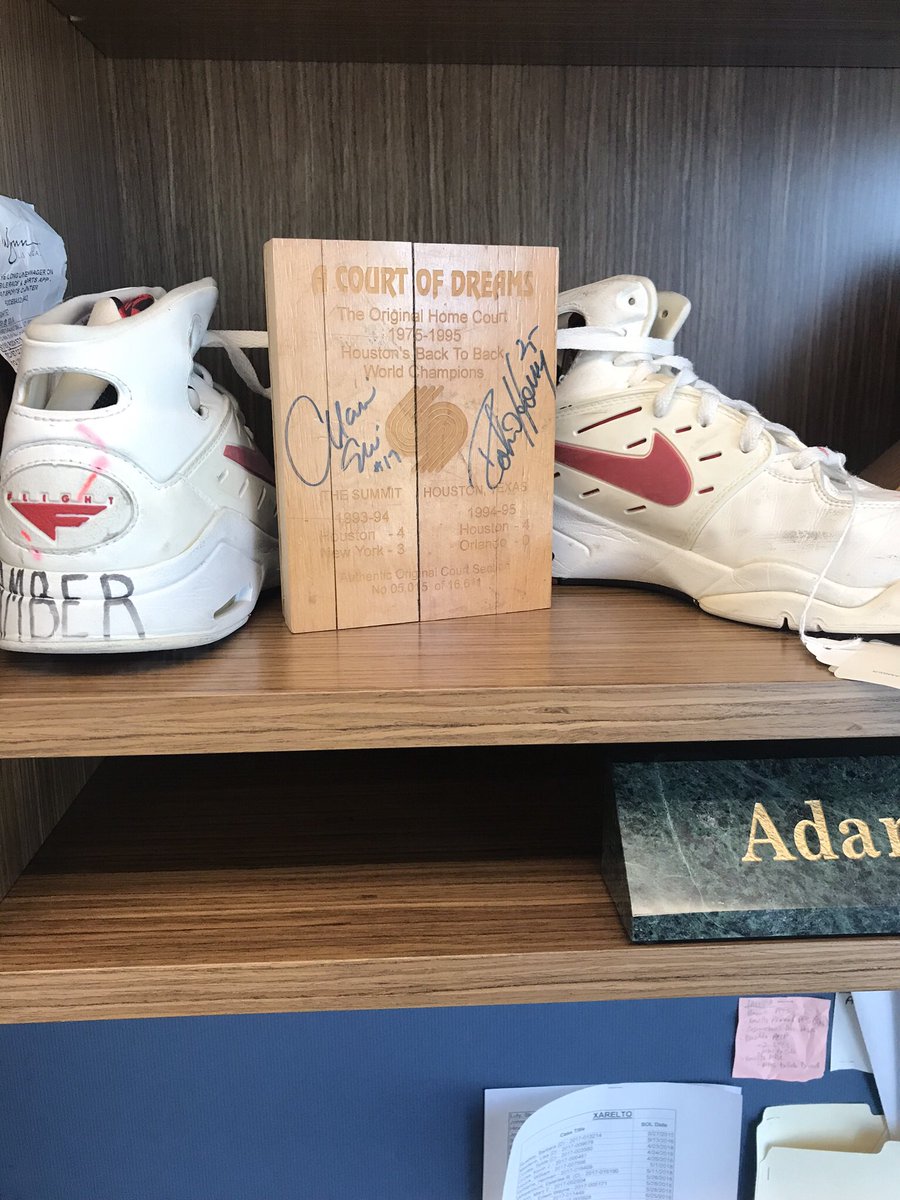 atfunk's tweet photo. @VernonMaxwell11 I bought your game worn shoes in an auction. Allegedly the ones you wore in Portland during that one game...possible to get a signature on them? (And the piece of the Summit floor too) Would appreciate it. https://t.co/7jal4DAVFz