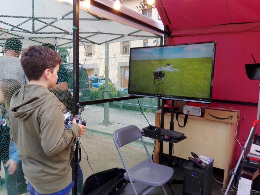 FlyAwayServices's tweet photo. Ayer iniciamos nuestra temporada de eventos de difusión tecnológica 2018. Drones a tope en #inspiringtaradell. Los más pequeños pudieron disfrutar de zona de vuelo, simulador, FPV y Expo de drones 😁 @AjTaradell @CataloniaDrones @tic @AirkDrones https://t.co/D03lG6rA3A