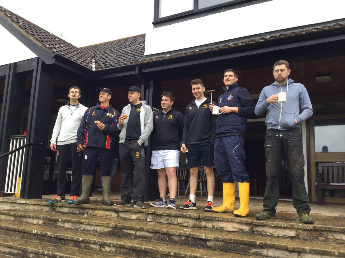 The fun never stops at Park Field🏏

Working party and BBQ in the rain 🌭🍔

Love the dedication from all the players 👏

#YouBears #CultureEatsStrategy #SweepTheSheds