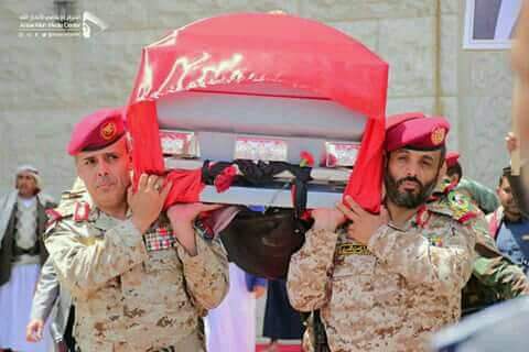 Ben__Ghalib's tweet photo. من مراسيم تشييع الرئيس صالح الصماد
أيها الليث المسجى فوق هامات الرجال https://t.co/PKnwJDdGOz