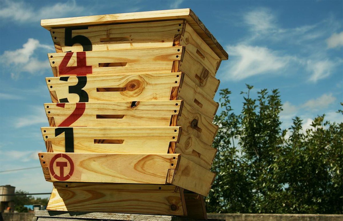 ¡Hola a todos!👋 Les presentamos la #Compostera de Terranova Composteras. Ésta es la que usamos en la oficina de Más Oxígeno 🐼, y funciona muy bien.👌¡La recomendamos! 🙂

¿Y vos, qué esperás para enredarte? Sumate, compostá, regenerá. 🙏

redcompostaje.org.ar 🐛