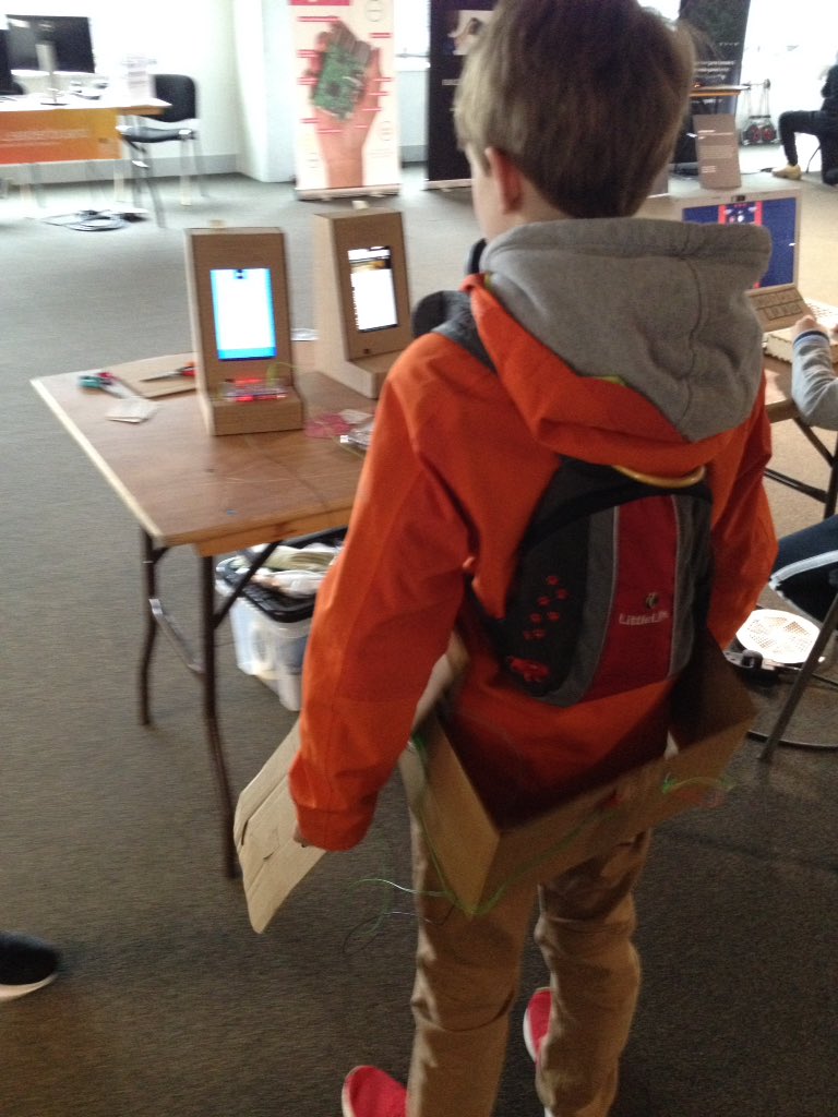 rcoultart's tweet photo. Love @kitkat_marshall 's idea of playing flappy bird by flapping your cardboard wings with @makeymakey @coolestprojects #ukdenchat #caschat https://t.co/qGoqQRwtWW