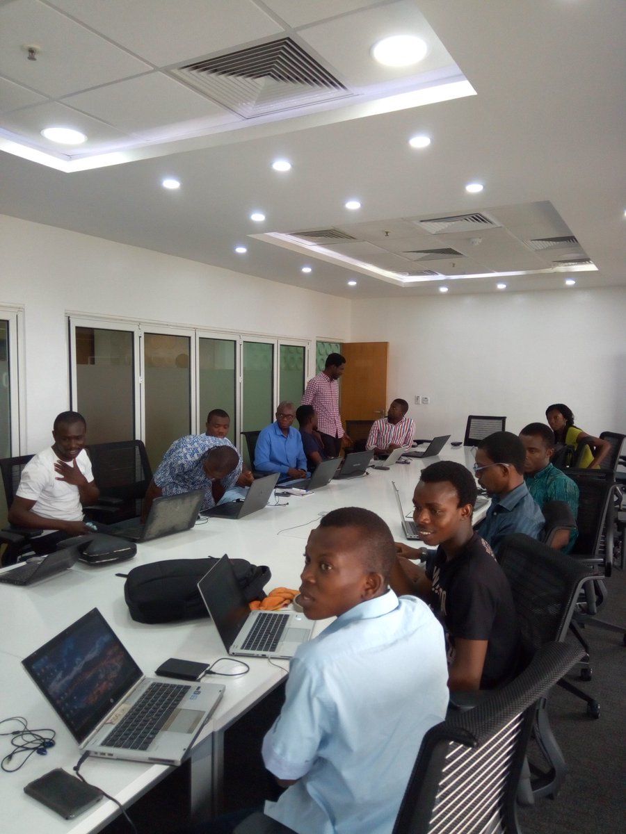 JamesOyanna's tweet image. #pydatalagosAprilMeetup having a great time with the pydatalagos community. Now live at the pydatalagos April meetup.