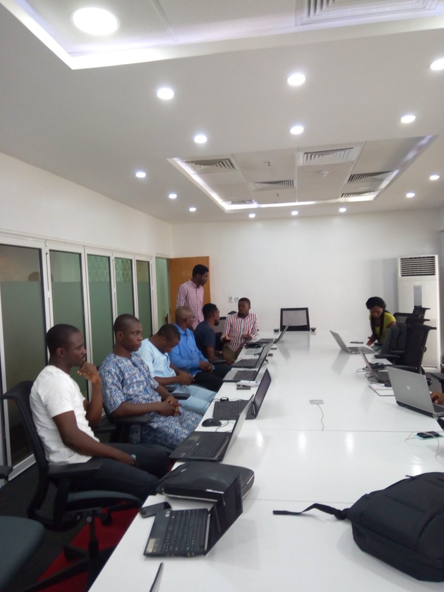 JamesOyanna's tweet image. #pydatalagosAprilMeetup having a great time with the pydatalagos community. Now live at the pydatalagos April meetup.